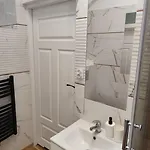 Capsule 12- Old Town , Steps To The Station , Maximum Convenience Apartamento Cracóvia