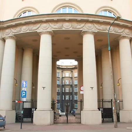 Apartament Capsule 12- Old Town , Steps To The Station , Maximum Convenience *