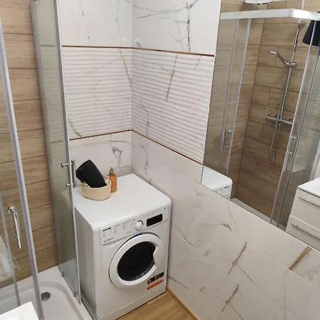 Capsule 12- Old Town , Steps To The Station , Maximum Convenience Apartament